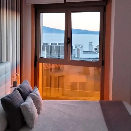 Carles Deluxe Ocean View Apartment *