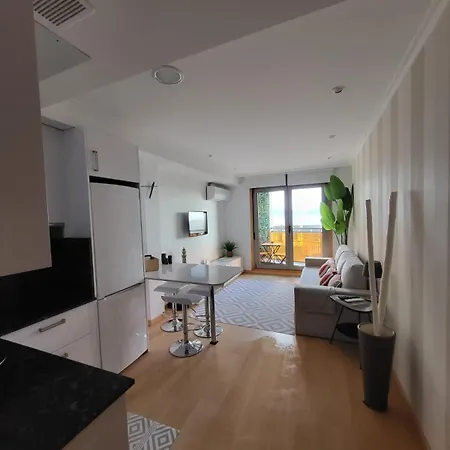 Carles Deluxe Ocean View Apartment